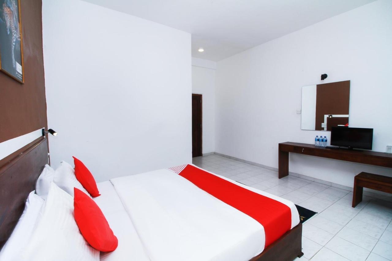 The Kings Bay Hotel Ettukala Extérieur photo