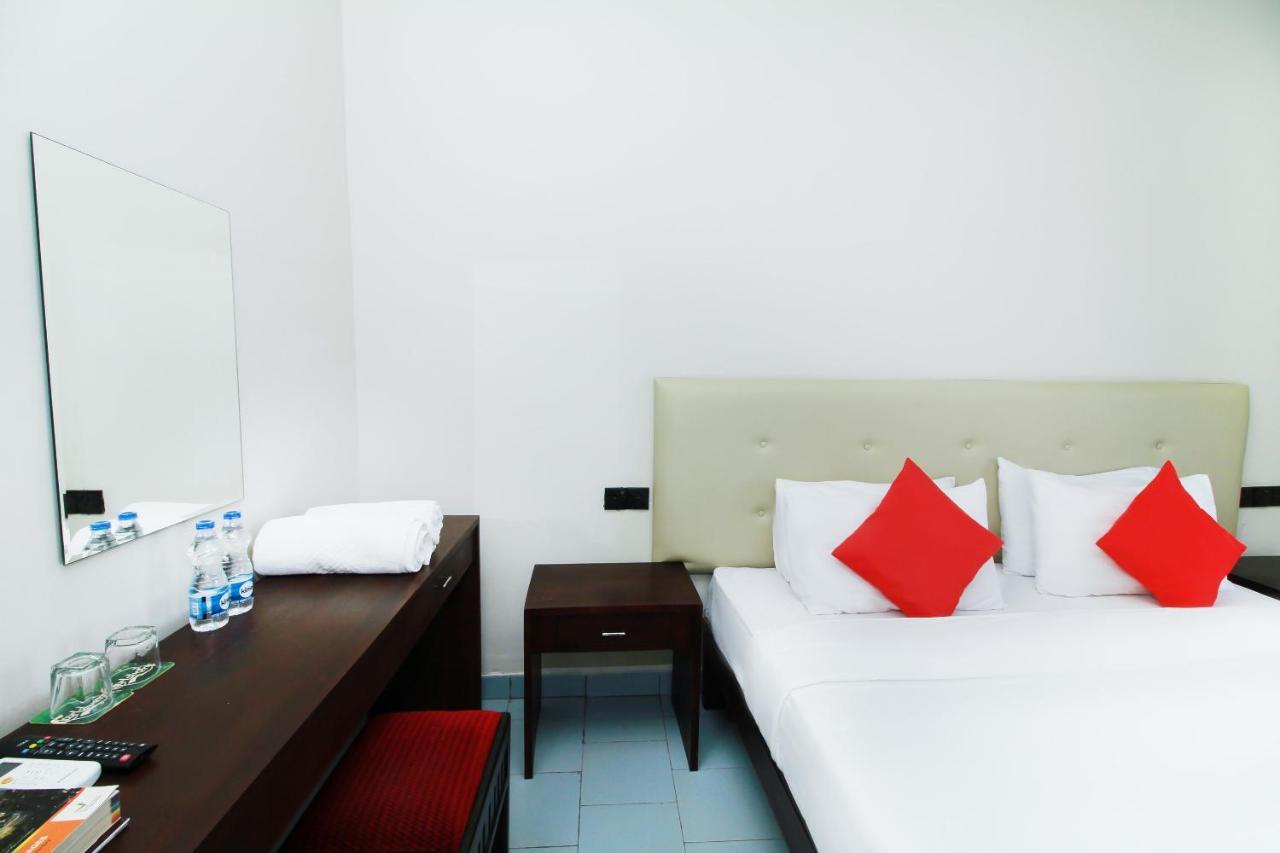 The Kings Bay Hotel Ettukala Extérieur photo