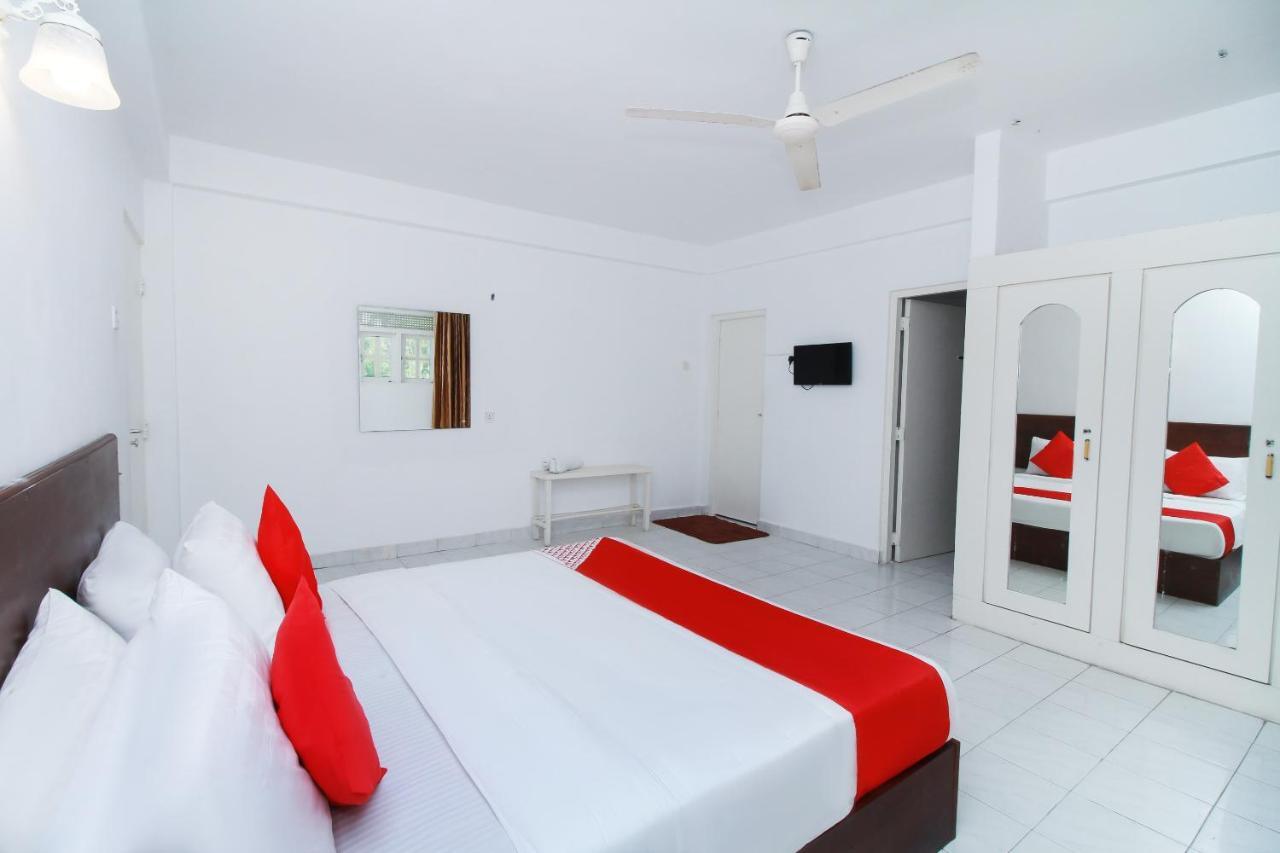 The Kings Bay Hotel Ettukala Extérieur photo